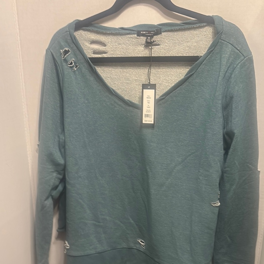 Romeo and Juliet Couture size m sage, green side, tie, lightweight sweatshirt nw